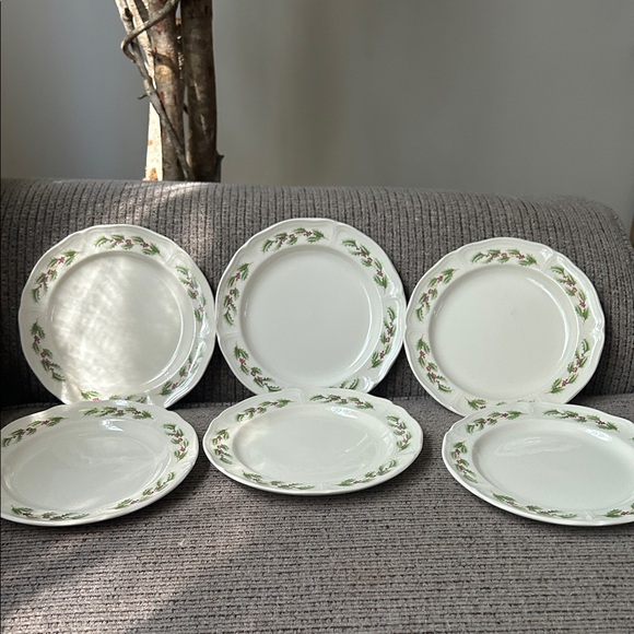 Wedgwood White and Green Floral Dinner Plates - Picture 1 of 2